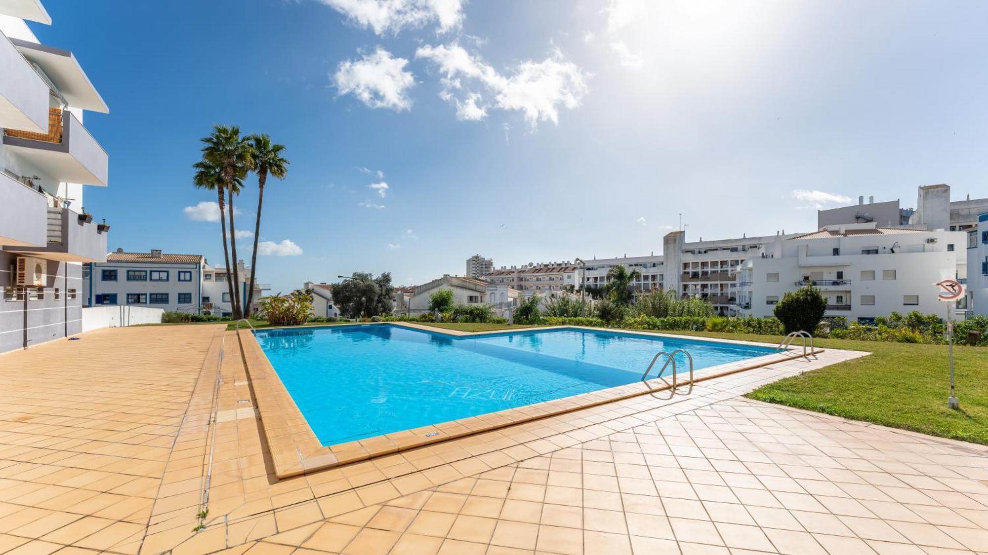 Sunny Retreat With Pool And Balcony By Lovelystay アルブフェイラ エクステリア 写真