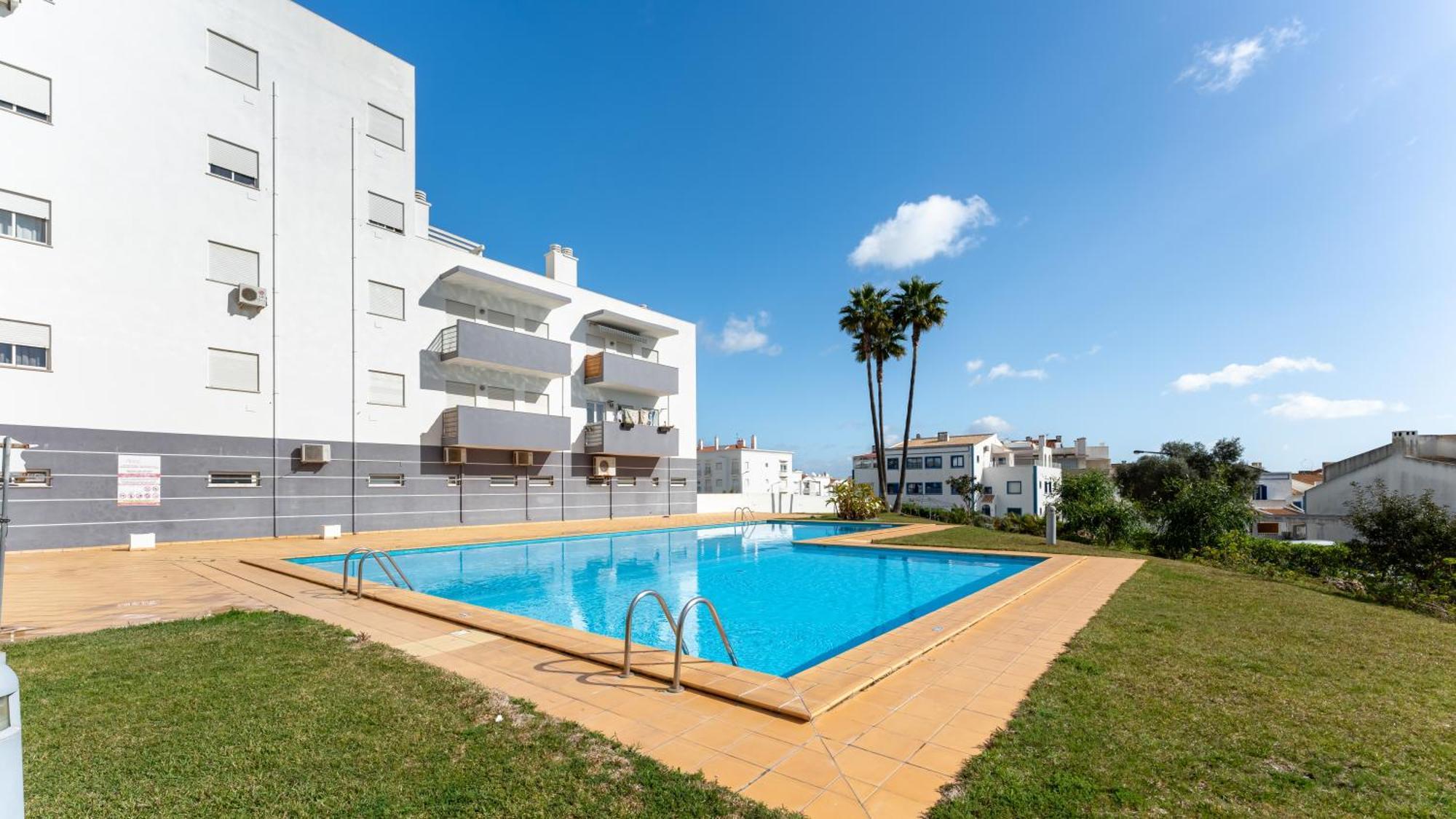 Sunny Retreat With Pool And Balcony By Lovelystay アルブフェイラ エクステリア 写真