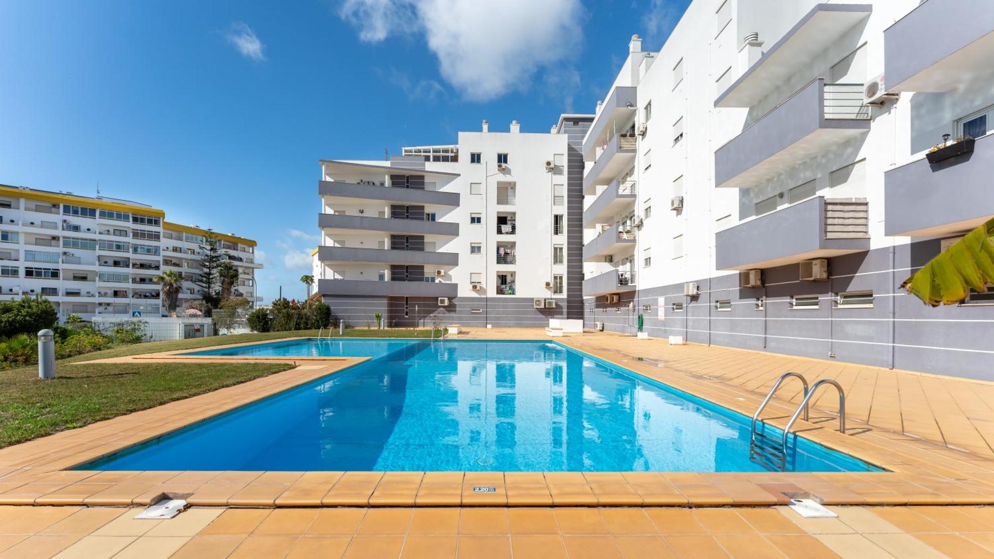 Sunny Retreat With Pool And Balcony By Lovelystay アルブフェイラ エクステリア 写真